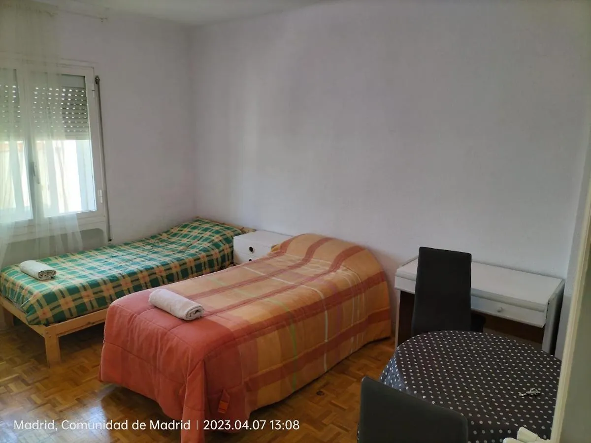 Habitaciones En Piso Con Bano Y Cocina Compartido Madrid 0*,  Spain