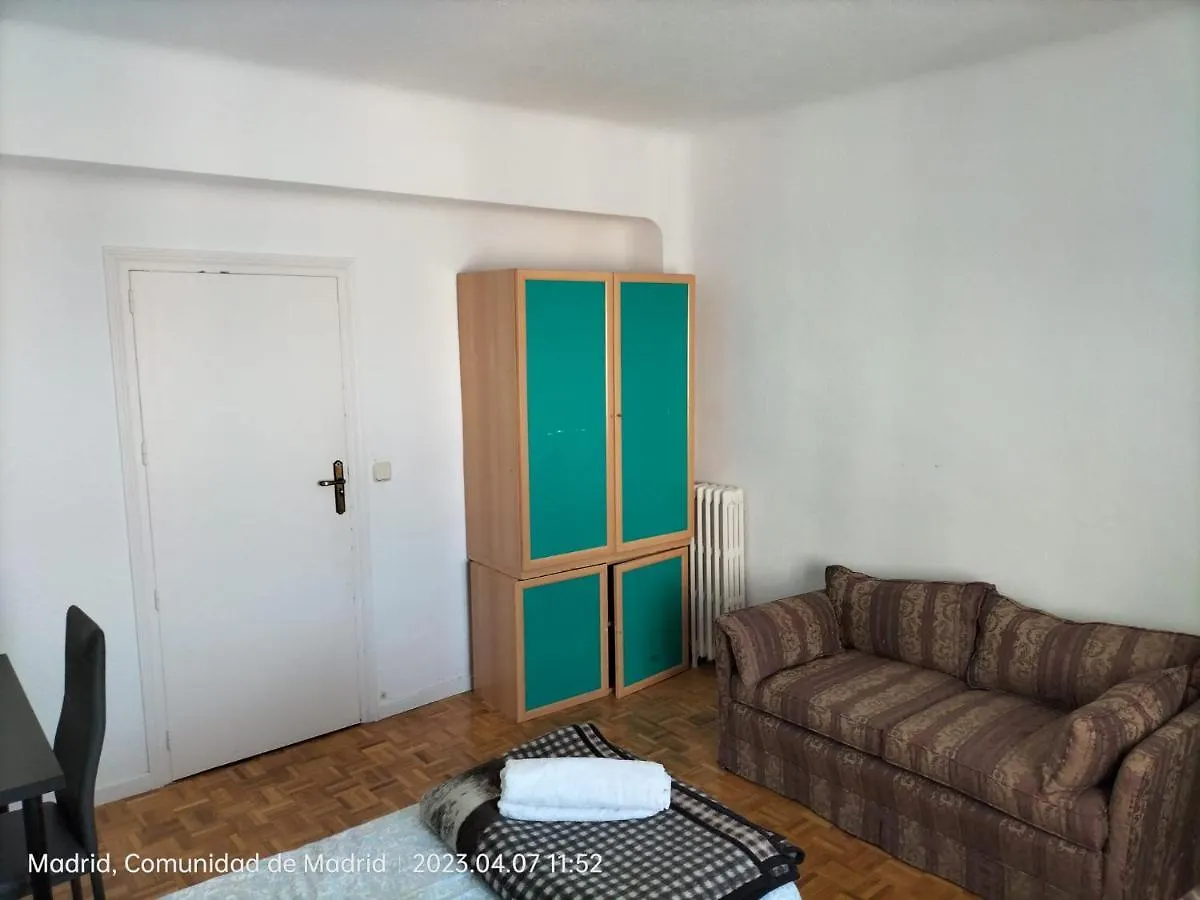 Habitaciones En Piso Con Bano Y Cocina Compartido Madrid 0*,  Spain